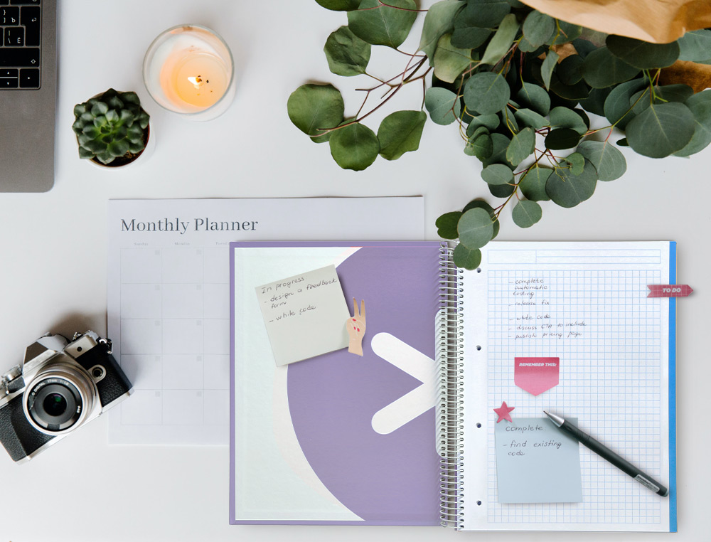 CUADERNO ESPIRAL A4 MICRO ANTARTIK TAPA FORRADA 120H 90 GR CUADRO 5MM 5 BANDAS 4 TALADROS COLOR LAVANDA