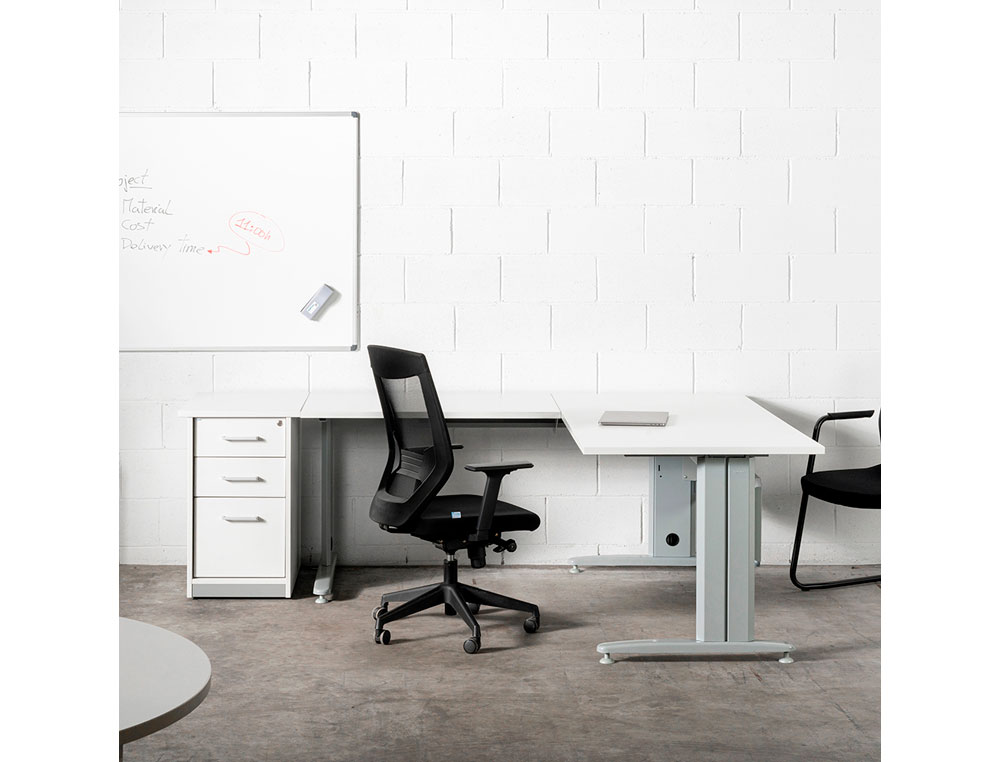 PIZARRA BLANCA ROCADA ACERO VITRIFICADO MAGNETICO MARCO ALUMINIO Y CANTONERAS PVC 120X90 CM INCLUYE BANDEJA