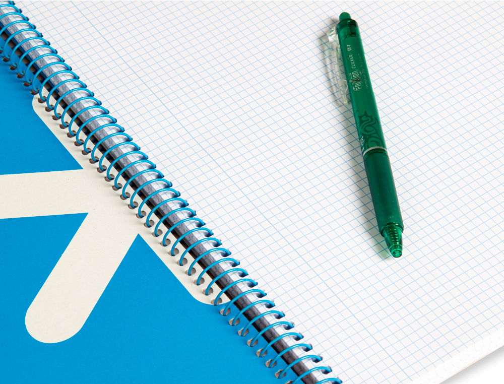 CUADERNO ESPIRAL A4 ANTARTIK TAPA DURA 80H 90GR CUADRO 4MM CON MARGEN COLOR ROJO