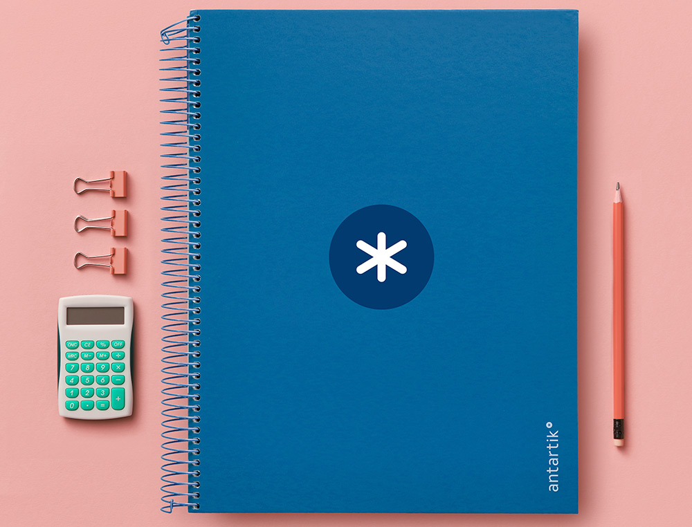 CUADERNO ESPIRAL A4 MICRO ANTARTIK TAPA FORRADA 120H 90 GR CUADRO 5MM 5 BANDAS 4 TALADROS COLOR AZUL MARINO