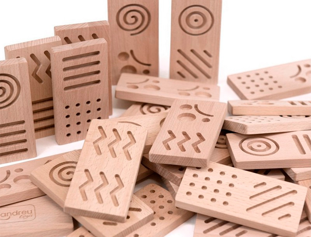 JUEGO DIDACTICO ANDREUTOYS DOMINO SENSORIAL MADERA 28 PIEZAS