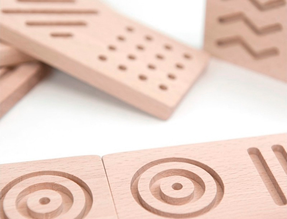 JUEGO DIDACTICO ANDREUTOYS DOMINO SENSORIAL MADERA 28 PIEZAS
