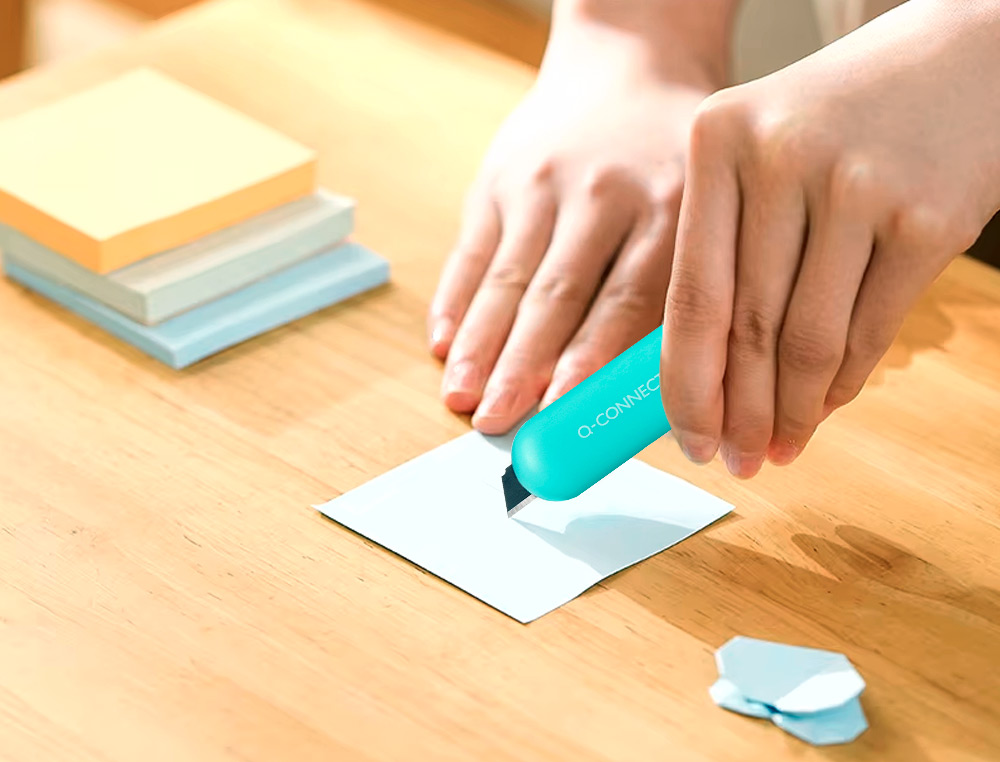 CUTER Q-CONNECT PLASTICO MINI DE SEGURIDAD RETRACTIL MODELOS Y COLORES SURTIDOS EXPOSITOR 30 UNIDADES