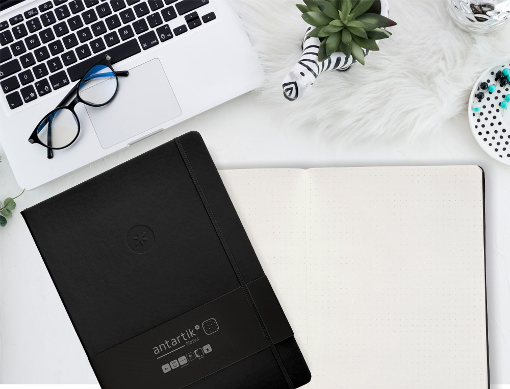 CUADERNO CON GOMILLA ANTARTIK NOTES TAPA DURA A4 HOJAS PUNTOS NEGRO 100 HOJAS 80 GR FSC
