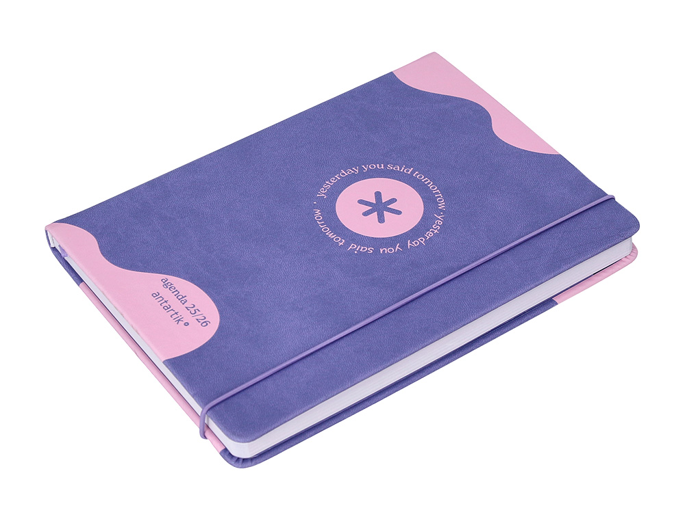 AGENDA ESCOLAR ANTARTIK 25-26 ENCUADERNADA GO! SIMIL PIEL MORADO SEMANA VISTA A5 BILINGÜE PAPEL FSC 80 GR