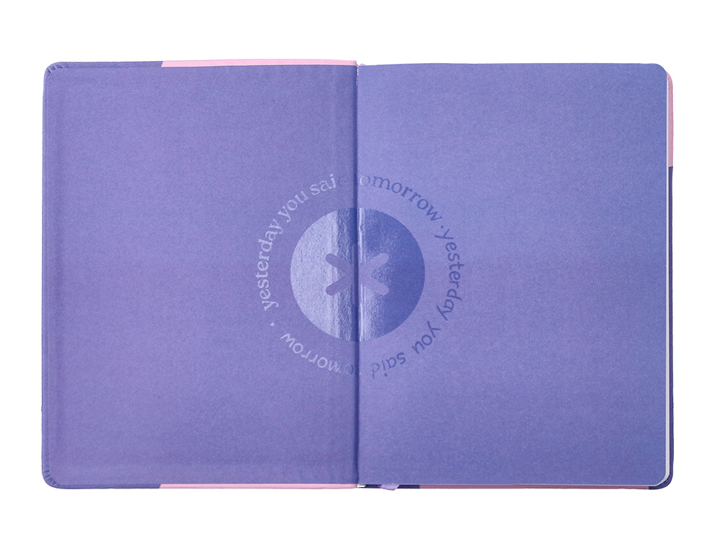 AGENDA ESCOLAR ANTARTIK 25-26 ENCUADERNADA GO! SIMIL PIEL MORADO SEMANA VISTA A5 BILINGÜE PAPEL FSC 80 GR