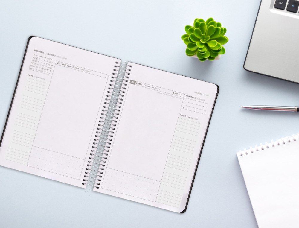 AGENDA ESPIRAL ANTARTIK ESSENTIALS A5+ 2026 DÍA PÁGINANEGRO PAPEL 80G FSC