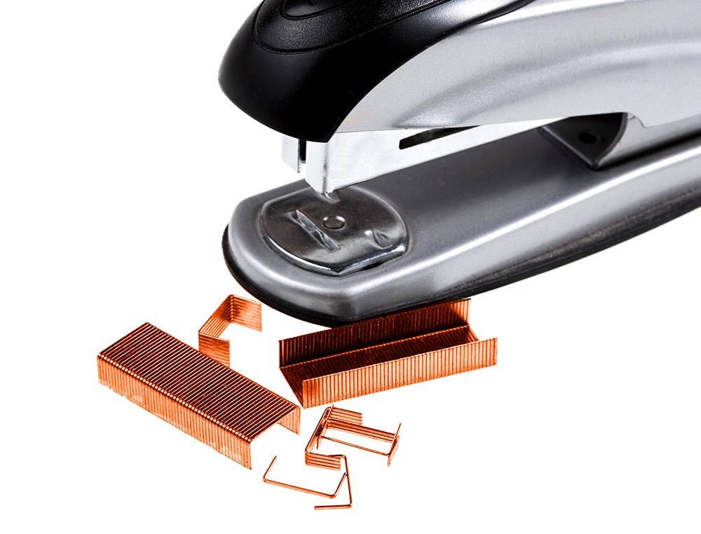 GRAPAS Q-CONNECT N 23/6 COBREADAS CAJA DE 1000 UNIDADES