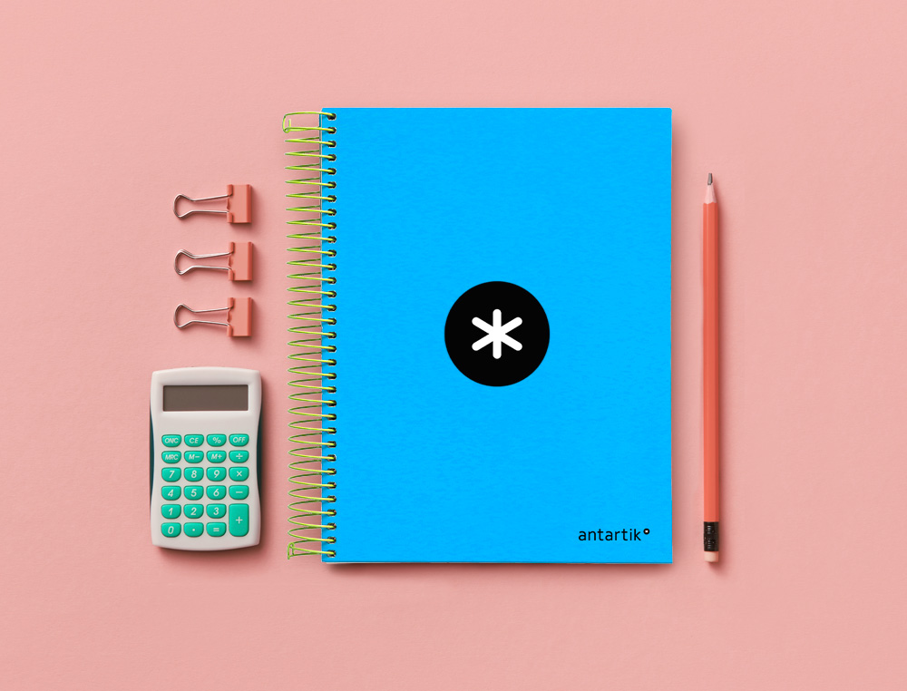 CUADERNO ESPIRAL A5 MICRO ANTARTIK TAPA FORRADA120H 90 GR CUADRO 5MM 5 BANDAS6 TALADROS COLOR AZUL