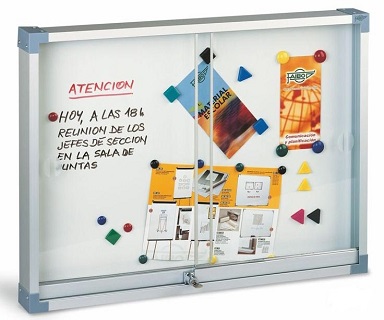 VITRINA SUPERFICIE BLANCA MAGNETICA 90X120 CON PUERTAS DE METACRILATO.